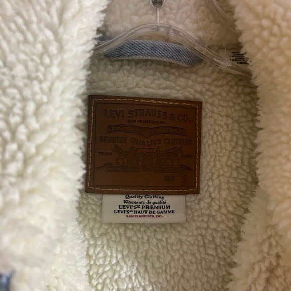 Levi's Light Wash Big E Denim Jacket with Cream Sherpa Collar Lining Size Small - Picture 4 of 16